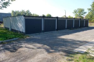 Szeregowe garaże żelbetowe