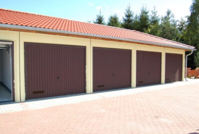 Szeregowe garaże żelbetowe